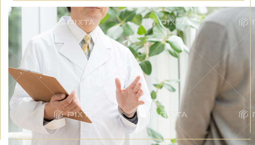 診療中の医者と患者